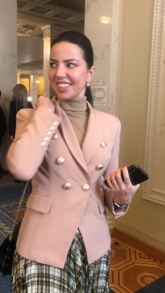 Соратниця Зеленського в піджаку за 47 тисяч не посоромилася прийти в Раду (фото)